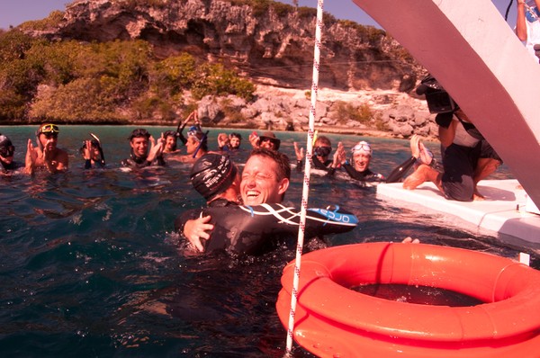 William Trubridge, (with coach Kerian Hibbs) surface of Gold Medal / World record dive 